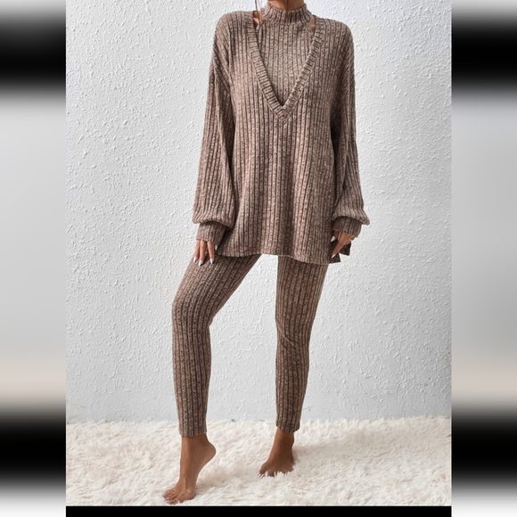 Space Dye Halter Top & Split Hem Tee & Leggings - Picture 3 of 6